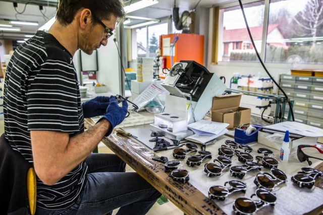 JULBO factory Picture Franck Oddoux
